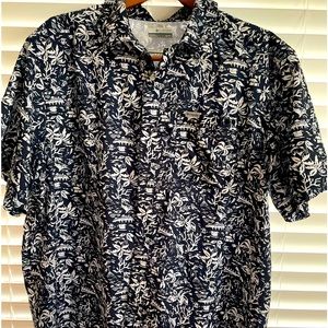 Columbia men’s shirt-XL-New W/O tag-pet/smoke free home. Never worn. Too big!